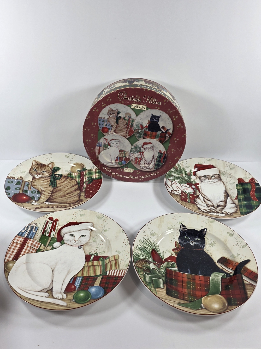 Oneida Christmas Kitties Stoneware Salad Dessert Plates by David Carter Brown